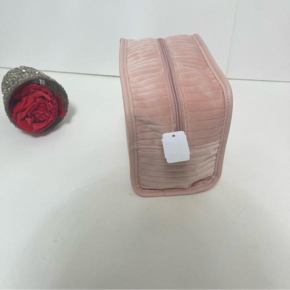 Bath & Body Works Pink Velvet Travel Toiletry Bag / Makeup Bag - Reemoly - Picture 5 of 11